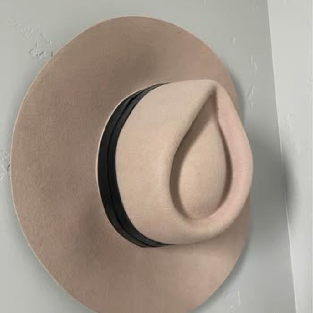 Sole Society wide brim hat with faux leather band- ONE SIZE
